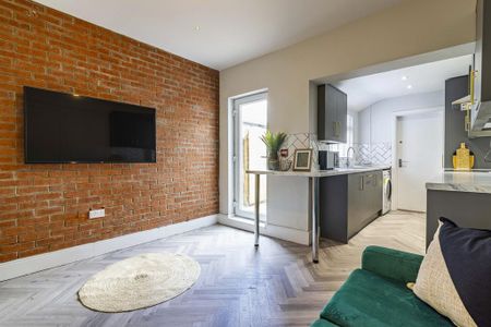 5 bedroom terraced house to rent - Photo 2