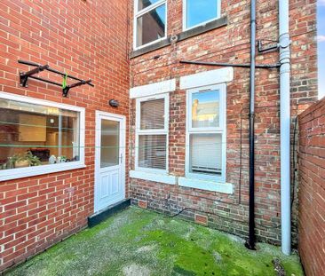 2 bed lower flat to rent in NE6 - Photo 2