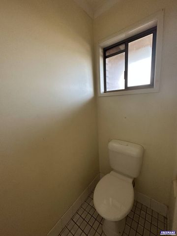 Unit in Complex - Break Lease - Photo 4