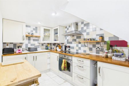 Broomhall Road, Woking, Surrey, GU21 - Photo 3