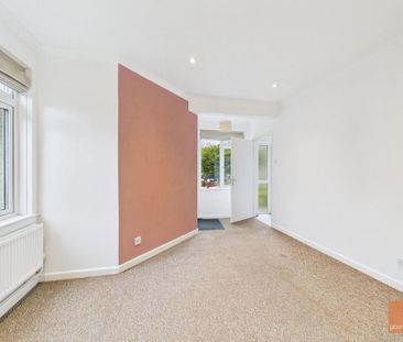 2 bedroom detached bungalow to rent - Photo 2