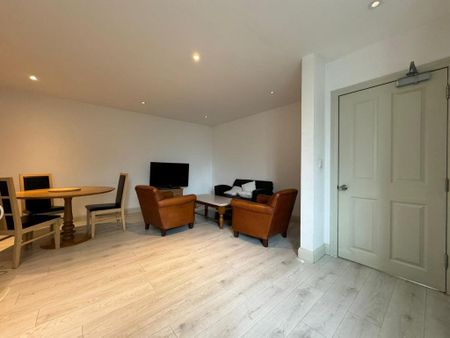 6 bedroom semi-detached house to rent - Photo 4