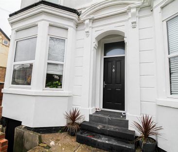 2 bedroom property to rent - Photo 1