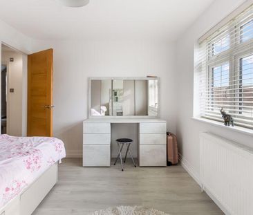 3 bedroom detached house to rent - Photo 4