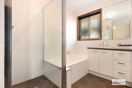 Charming 3-Bedroom Home with Spacious Outdoor Living – Perfect for Families! - Photo 5