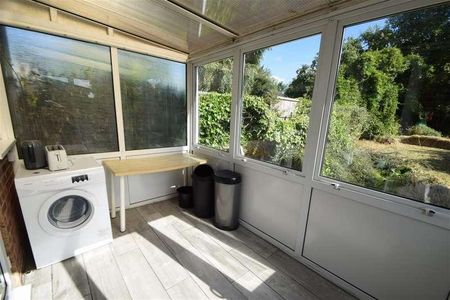 Southampton, SO17 - Photo 2