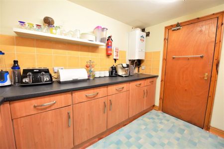 1 bedroom Flat in Brudenell Road, Leeds - Photo 5