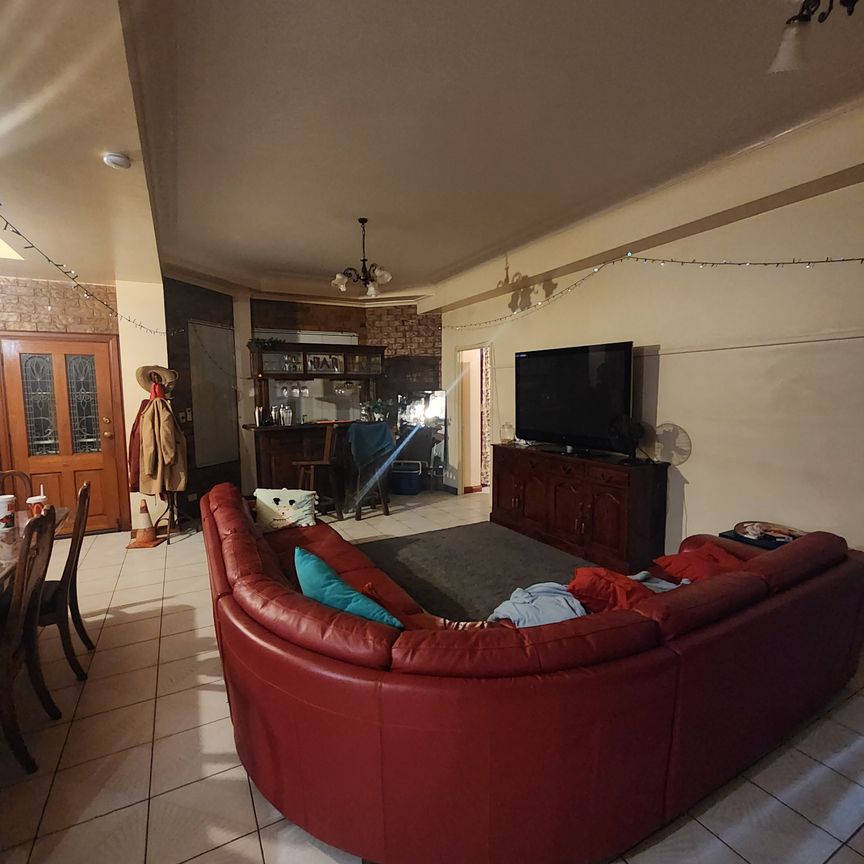 Highgate Hill - Photo 1