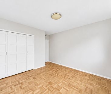 For Lease - 9 Deer Park Crescent Unit# 1104, Toronto, Ontario - Photo 3