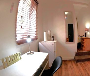 128 Monks Road, Lincoln, Lincolnsire, LN2 5PH - Photo 2