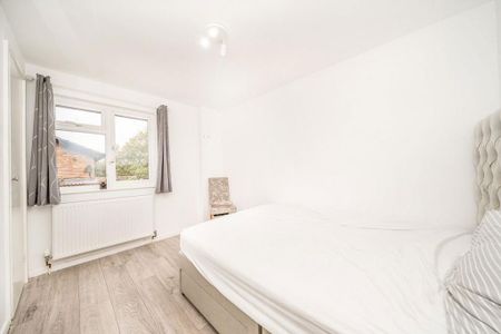 5 bedroom detached house to rent - Photo 2