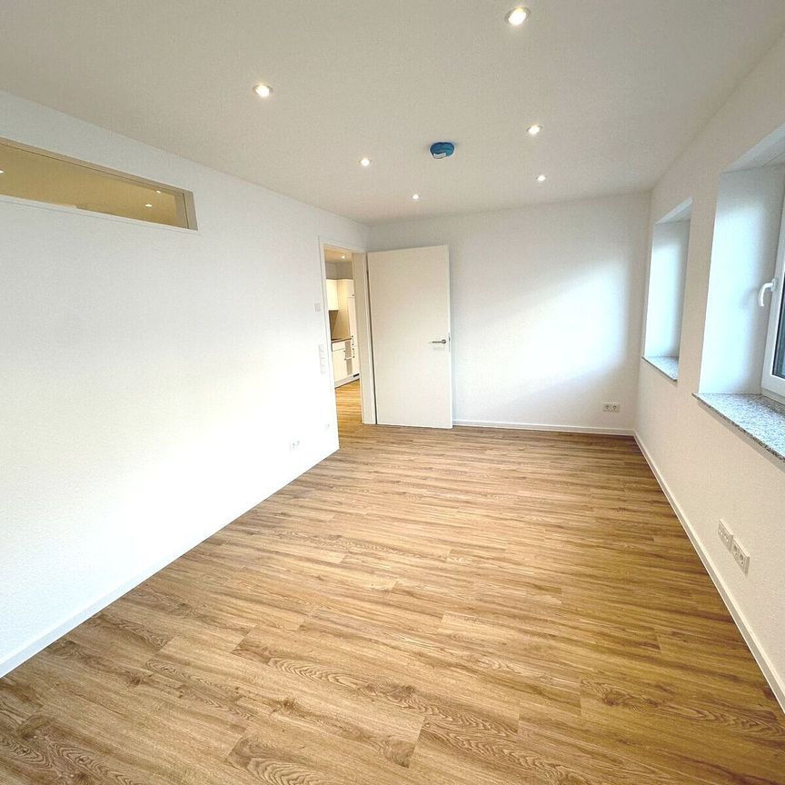 Erstbezug nach Kernsanierung- ideale 2er WG Wohnung mit Einbauküche zentral am Bahnhof. - Photo 1