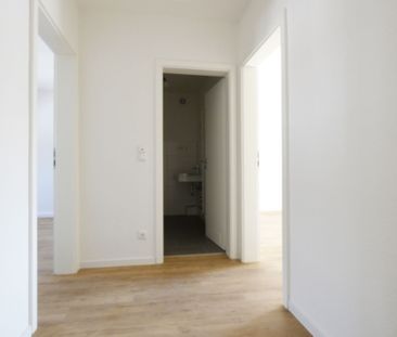 ** Gemütliche Dachgeschosswohnung wird ab März 26 umfangreich moder... - Photo 2