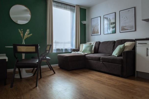 2 Bed Flat, Basilica, LS1 - Photo 1