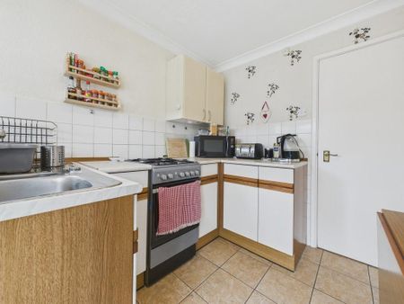 3 bedroom semi-detached house to rent - Photo 3
