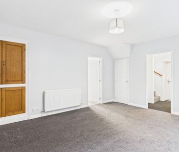 3 bedroom end of terrace house to rent - Photo 4