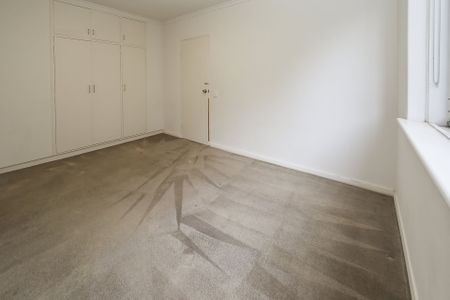 Spacious 2-bedroom Apartment opposite Morang Road Reserve - Photo 2