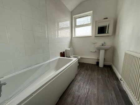 3 bedroom maisonette to rent - Photo 4