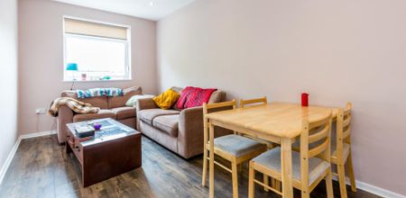 3 Bedroom, 1 bath, 1 reception Maisonette - Photo 3