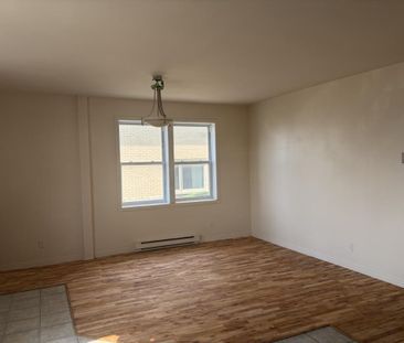 🏠 GRAND 4½ RÉNOVÉ — 2 CHAMBRES FERMÉES — SEPTEMBRE OFFERT - Photo 2