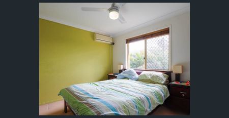 Fully Air-Conditioned Townhouse in Prime Location - Photo 3