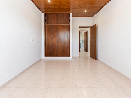 Arrenda-se moradia renovada T3 em Azeitão, Setúbal. - Photo 2