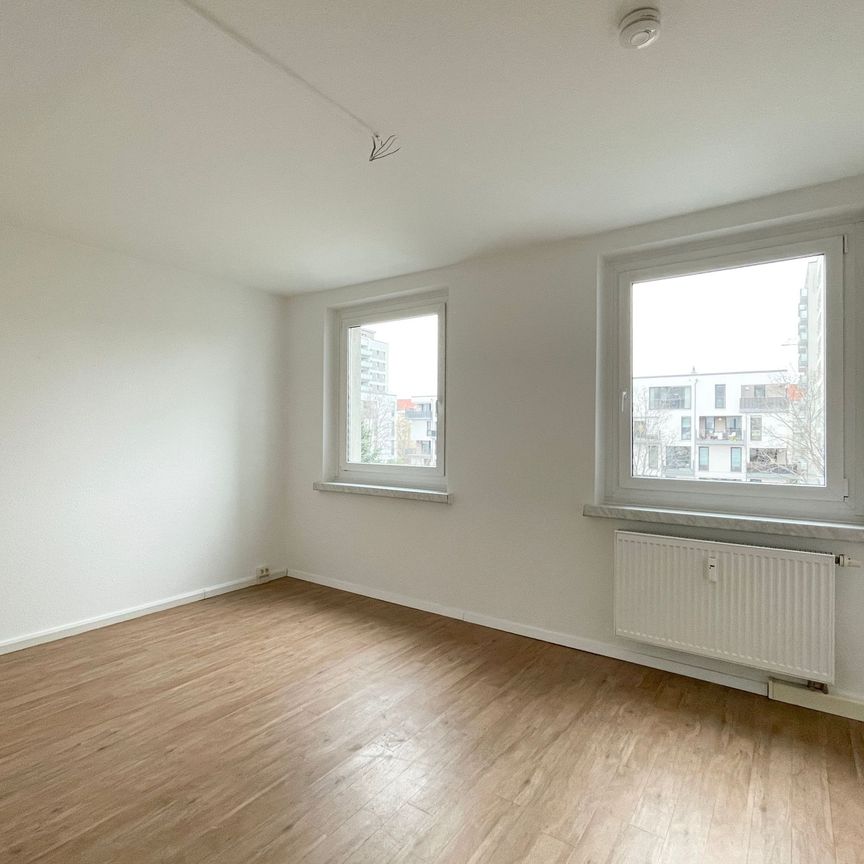 Direkt im Zentrum: saniert + Balkon + Aufzug! - Photo 1