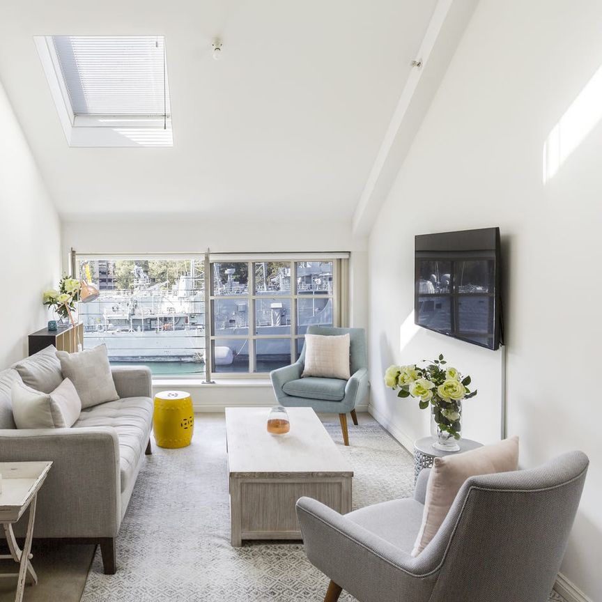 Stylish, fully-furnished loft-style apartment on the Harbour - Photo 1