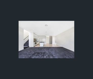 Stunning 4 Bedroom Home - Photo 1
