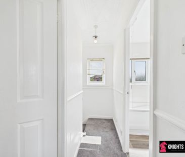 Price £1,300 pcm - Available Now - Unfurnished - Photo 6