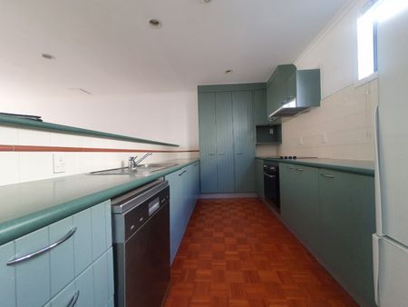 Two Bedroom with Two carparks! - Photo 5