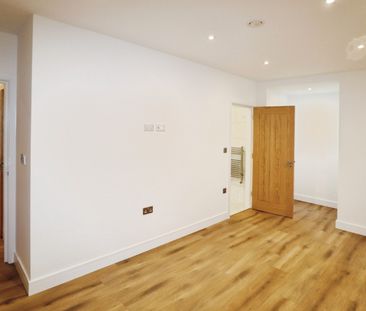 2 bedroom Flat To Let - Photo 4