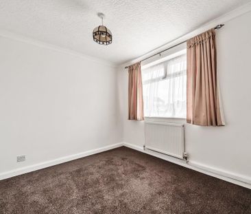 2 bedroom semi-detached bungalow to rent - Photo 4