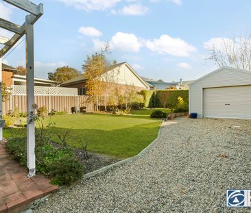 Charming CBD Cottage with Character & Sunlit Living - Photo 5