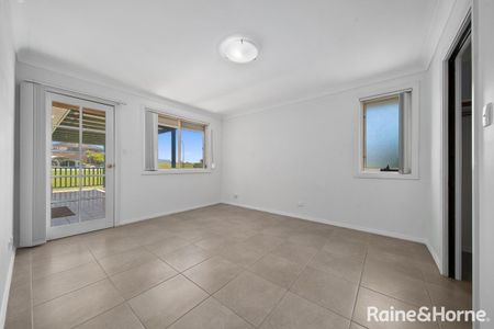 Spacious Family Home in a Prime Edensor Park Location - Photo 3