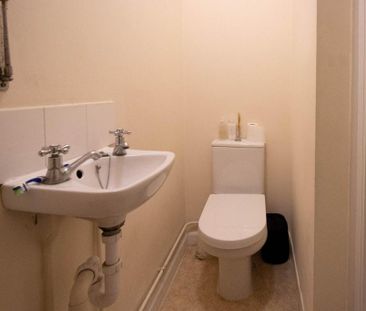 1 bedroom in a house share to rent - Photo 3