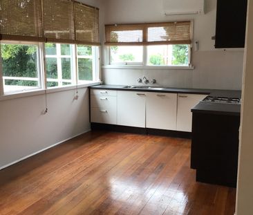 Charming Two–Three Bedroom Home in Peaceful Rhyll Location - Photo 4