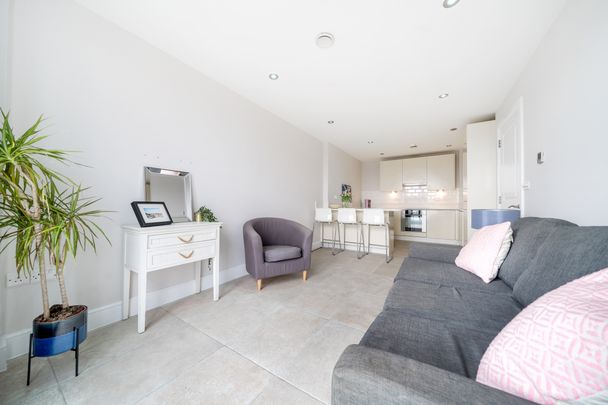 Magdalen Road, Wandsworth, London, SW18 - Photo 1