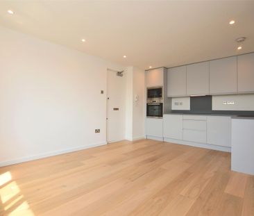 Bowman Mews, London, SW18 - Photo 4