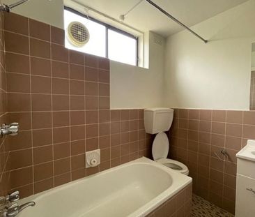 Spacious One-Bedroom Apartment with Moonee Ponds Views - Photo 2