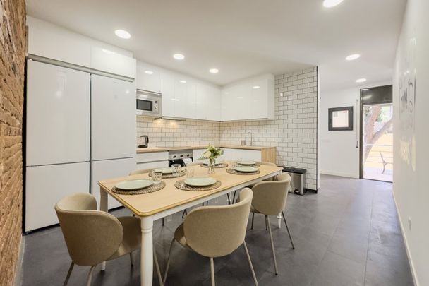 Double&nbsp;room in a shared house in&nbsp;Sarrià - Photo 1