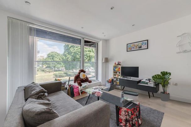 1 bedroom flat in 47 Grange Walk - Photo 1