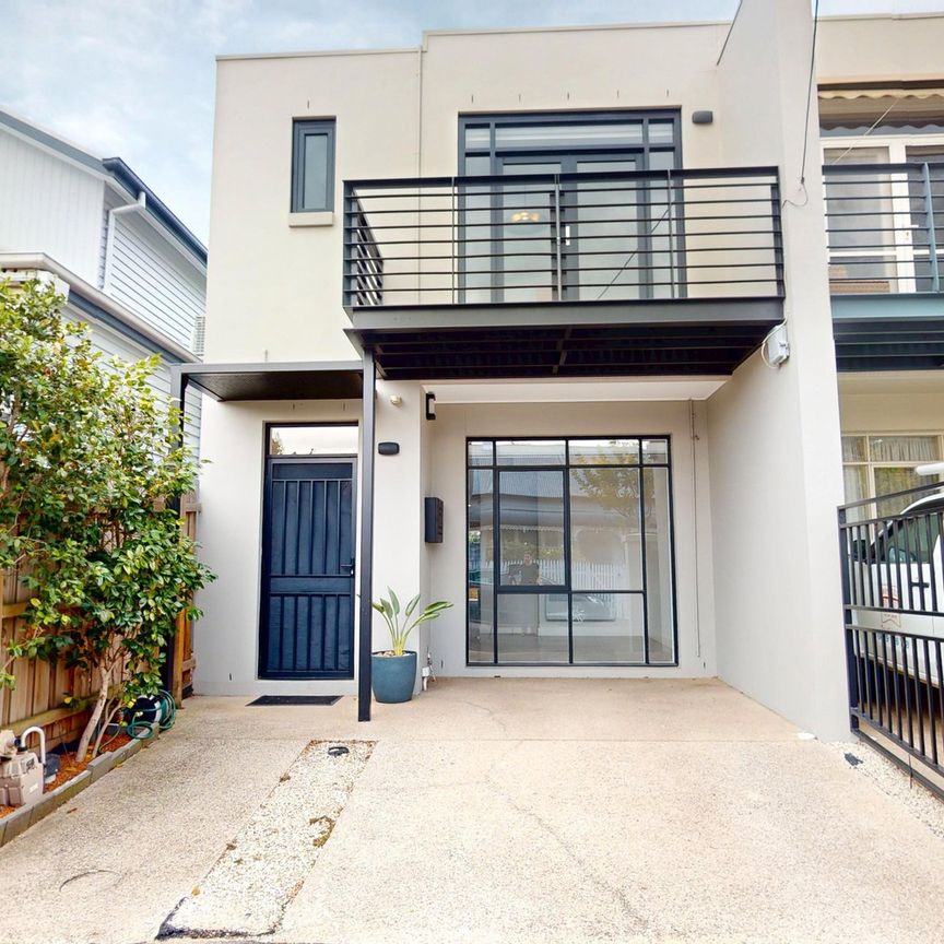 Stunning Fully Renovated 3-Bedroom Townhouse in the Heart of Richmond - Photo 1