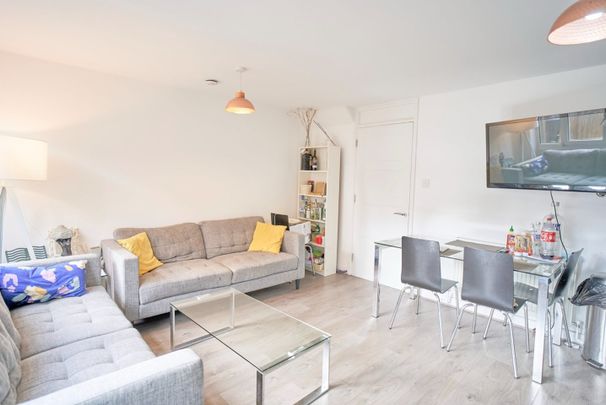 Room in a Shared Flat, Howcroft House, E3 - Photo 1