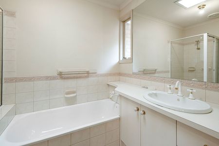 2 Lagnicourt Street, Hampton VIC 3188 - House For Rent | Domain - Photo 2