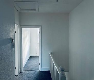 3 bedroom end of terrace house to rent - Photo 2