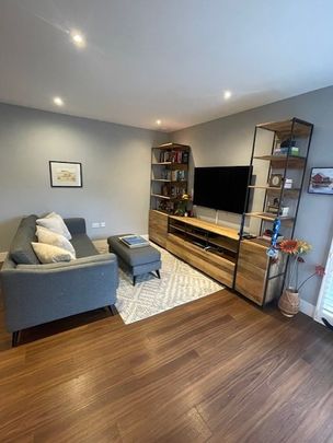 2 Bed Flat, Uk, SW15 - Photo 1
