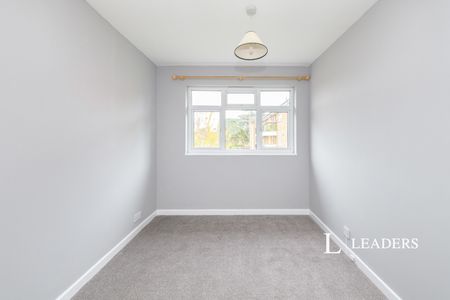 2 bedroom apartment to rent First Floor Flat, Redhill, Surrey, RH1 - Photo 2