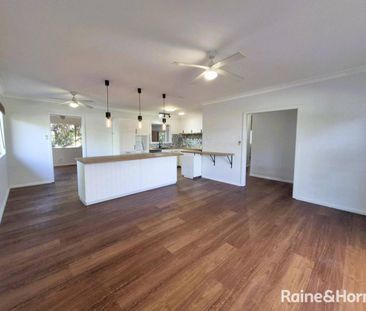 Charming Family Home - Photo 4