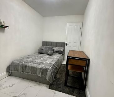 Studio Flat, Wigston Road, E13 - Photo 6